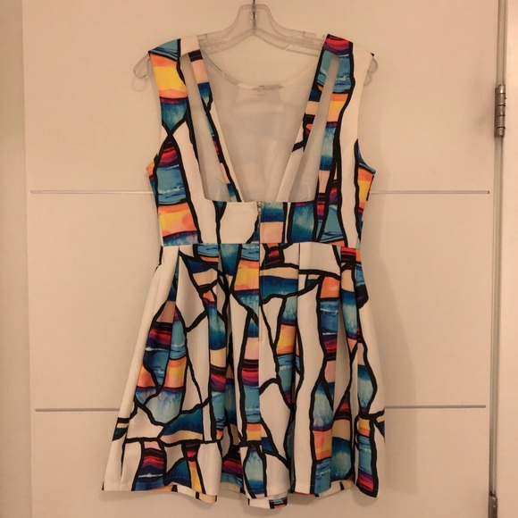 Multi Color Pattern mini dress with open back - Picture 2 of 6